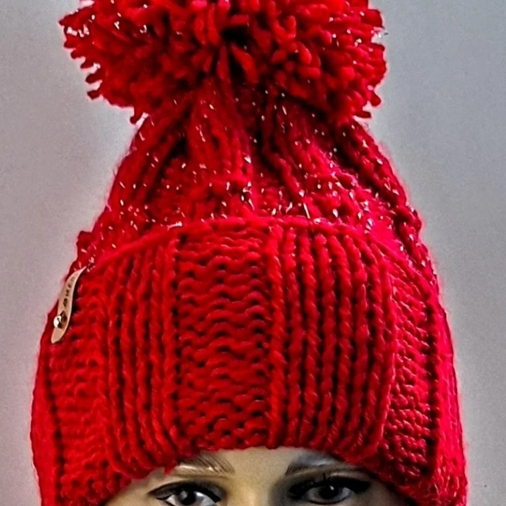 NWT Cashmere Blend Hand Knitted Cuff PomPom Beanie With A Little Bling.